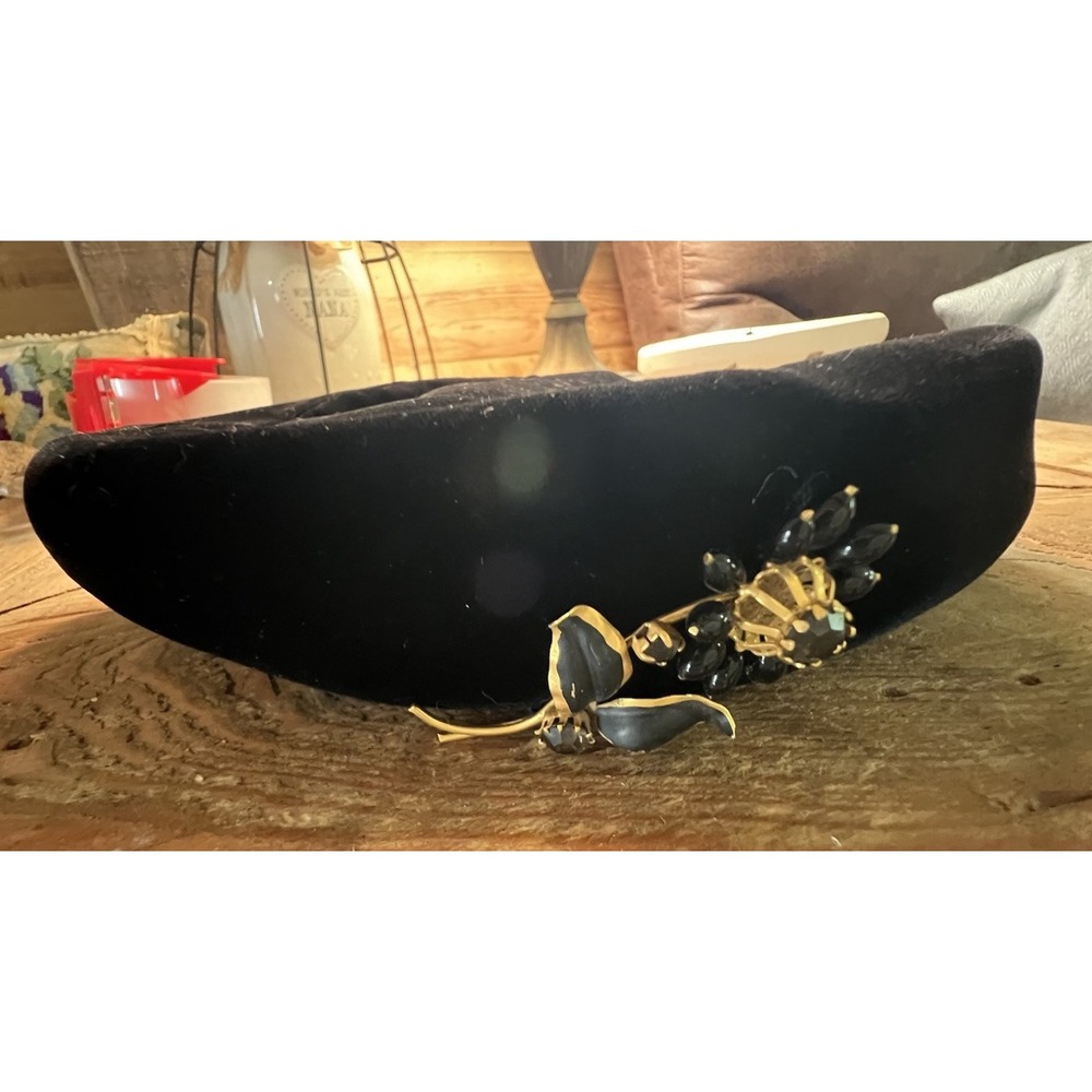 Vintage 1950's  Vincent de Koven Ladies Hat Unique Black Velvet Brooch  Italy